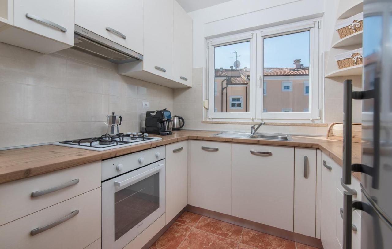 Apartment Melarnian Near The Beach In Umag Exterior foto