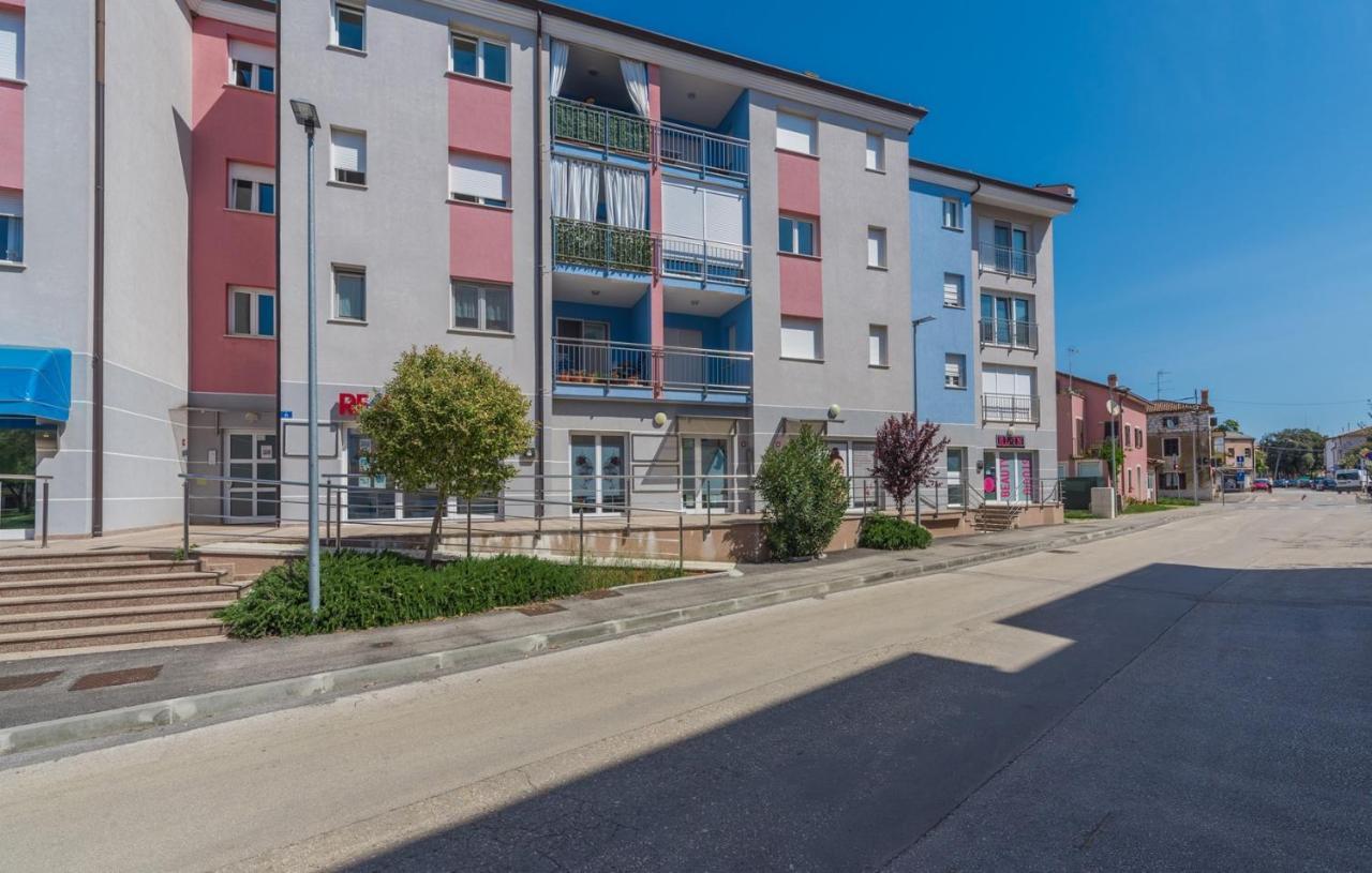 Apartment Melarnian Near The Beach In Umag Exterior foto